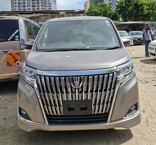 Toyota Esquire 2.0 AWD (7 seater) 2019 Beige