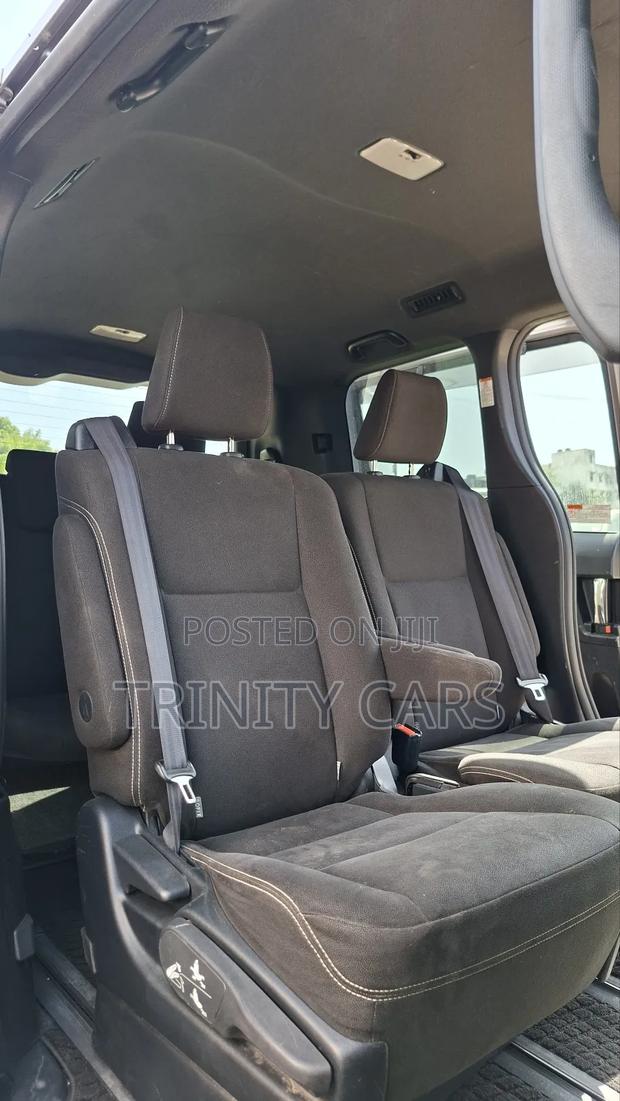 Toyota Esquire 2.0 AWD (7 seater) 2019 Beige