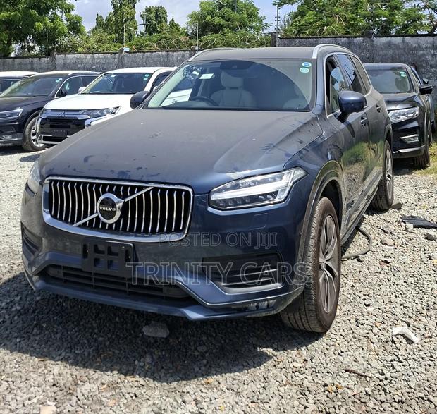 Volvo XC90 T5 Momentum AWD 2019 Blue