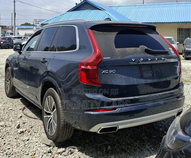 Volvo XC90 T5 Momentum AWD 2019 Blue