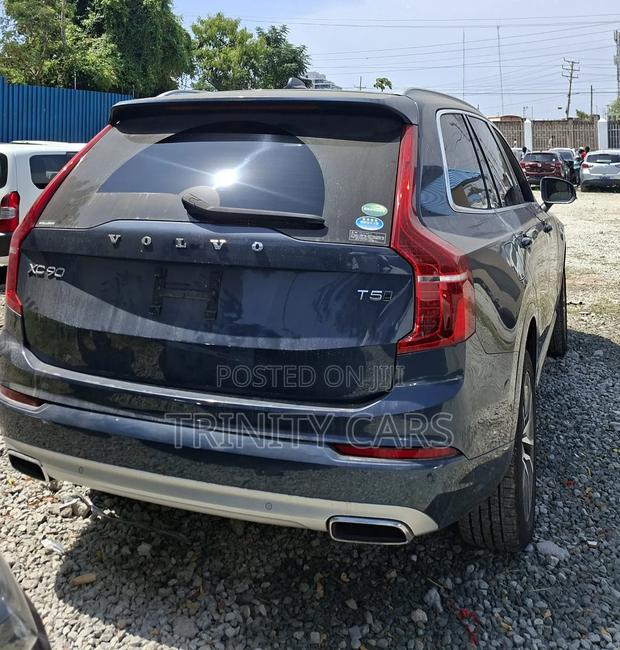 Volvo XC90 T5 Momentum AWD 2019 Blue