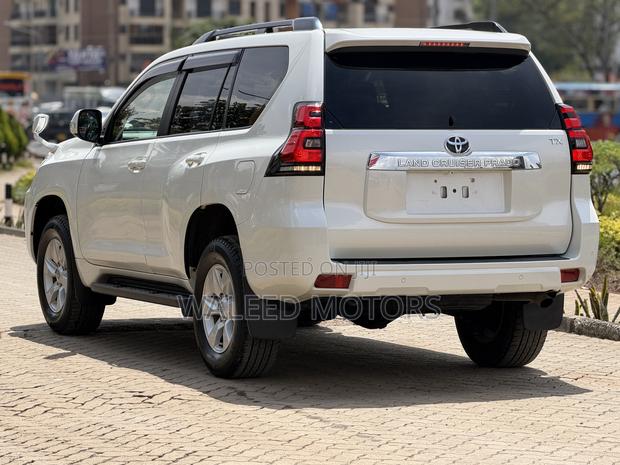 Toyota Land Cruiser Prado 2.7 2019 White