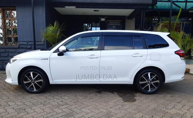 Toyota Corolla Fielder 1.5 Hybrid FWD 2018 White