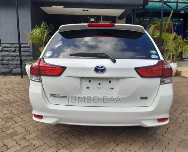 Toyota Corolla Fielder 1.5 Hybrid FWD 2018 White