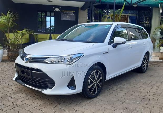 Toyota Corolla Fielder 1.5 Hybrid FWD 2018 White