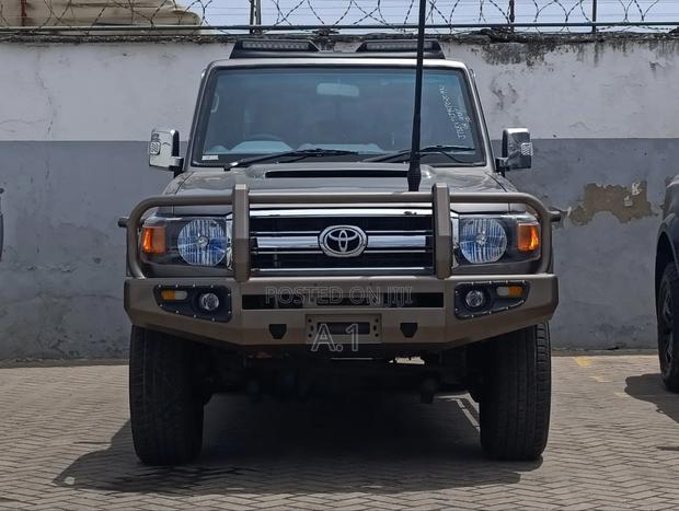 Toyota Land Cruiser 4.0 V6 GXR 2019 Brown
