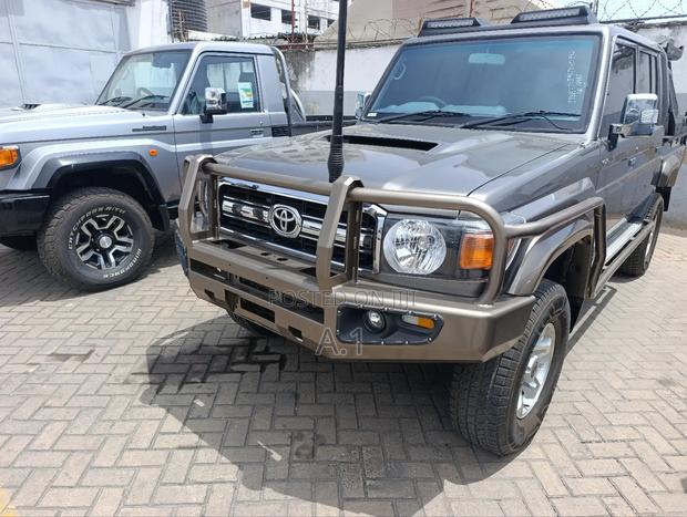 Toyota Land Cruiser 4.0 V6 GXR 2019 Brown