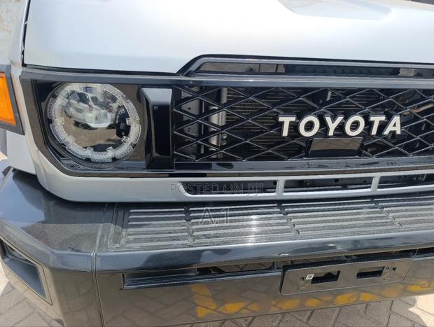 Toyota Land Cruiser 4.0 V6 GXR 2019 Gray