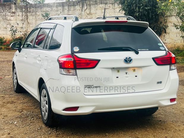 Toyota Corolla Fielder 1.5 Hybrid FWD 2019 White
