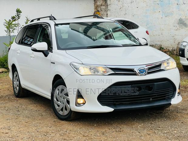 Toyota Corolla Fielder 1.5 Hybrid FWD 2019 White