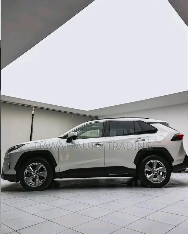 Toyota RAV4 2019 White