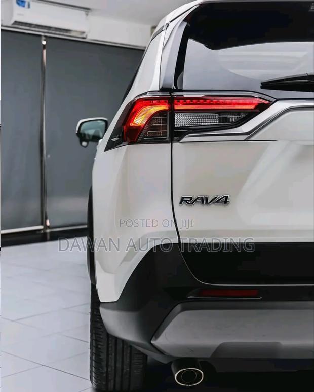 Toyota RAV4 2019 White
