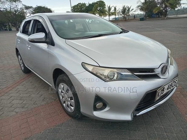 Toyota Auris 2014 Silver