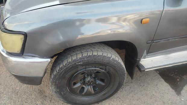 Toyota Hilux 2001 Black