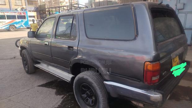 Toyota Hilux 2001 Black