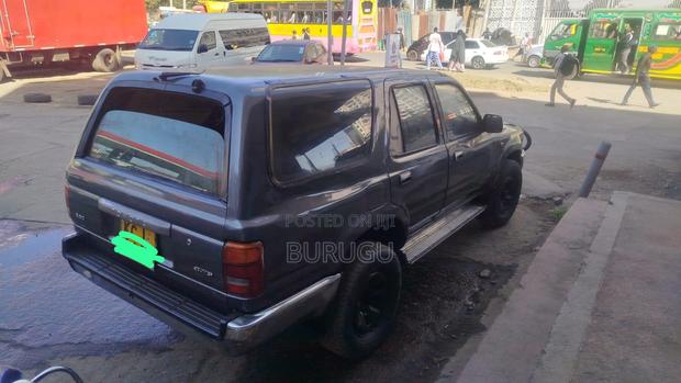 Toyota Hilux 2001 Black