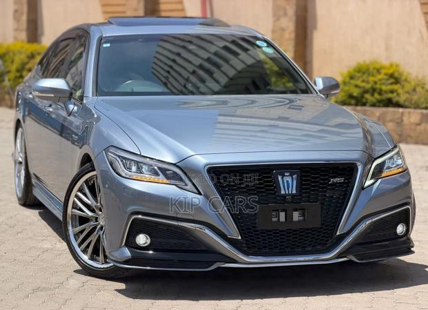 Toyota Crown 2019 Gray