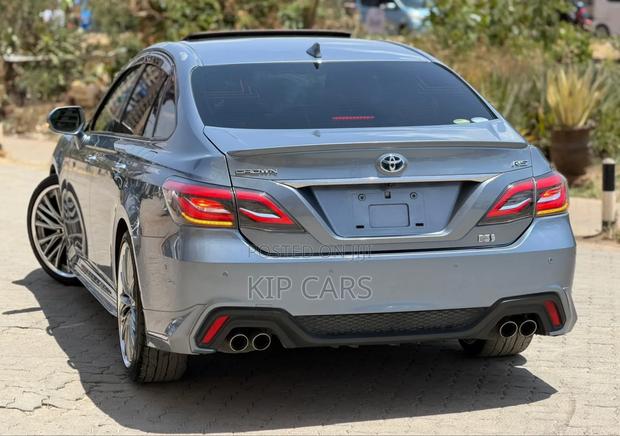 Toyota Crown 2019 Gray