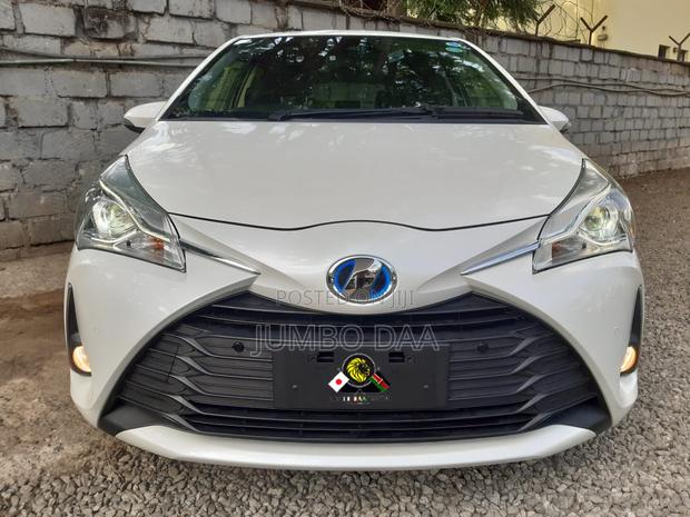 Toyota Vitz 1.5 FWD Hybrid 5dr 2018 White