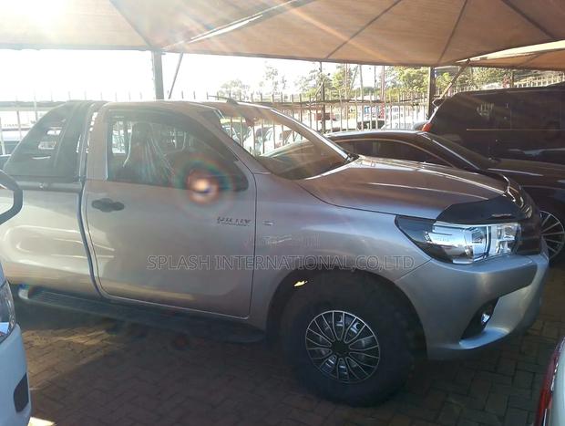 Toyota Hilux 2018 Gray
