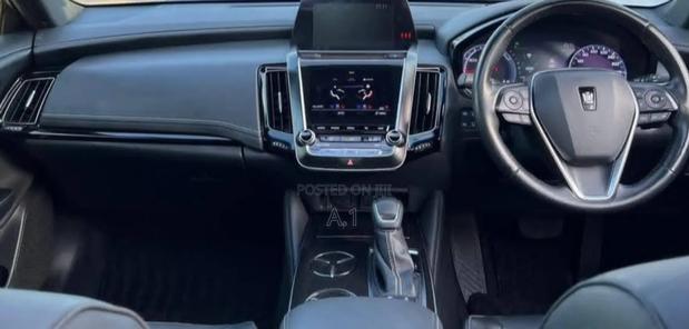 Toyota Crown 2019 Black