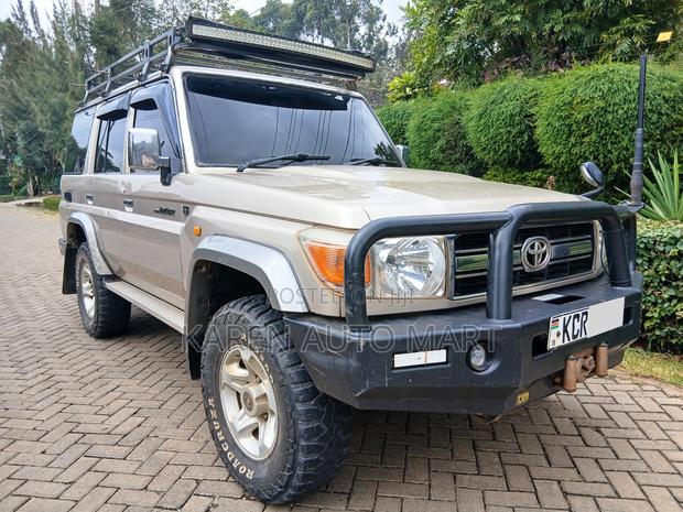 Toyota Land Cruiser 76 Series 2015 Gold