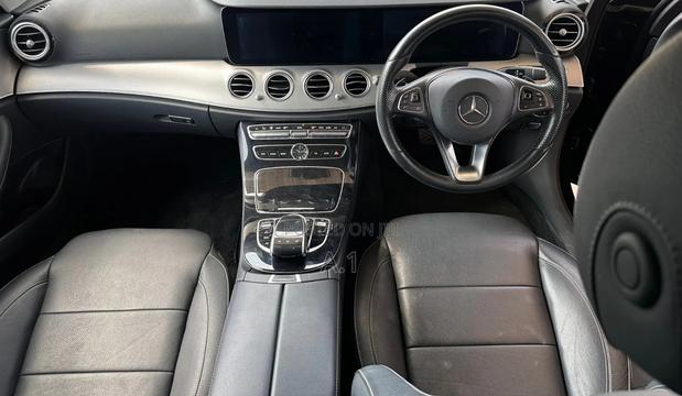 Mercedes-Benz E200 2018 Blue