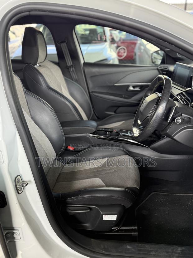 Peugeot 208 2020 White