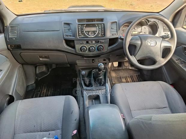 Toyota Hilux 2013 Gray