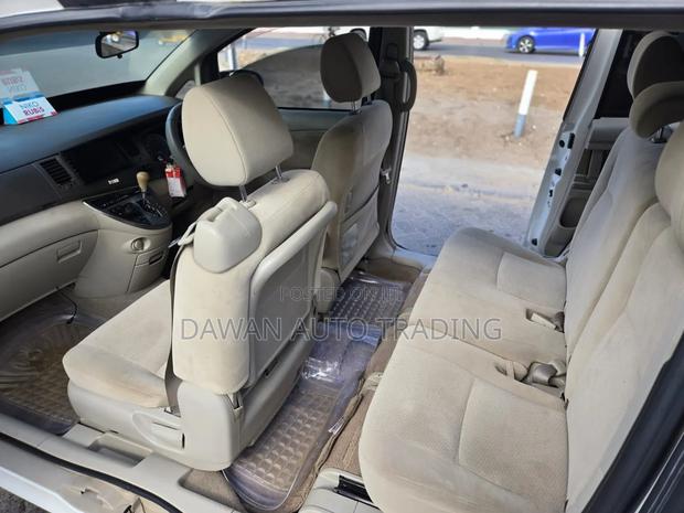 Toyota ISIS 2016 White