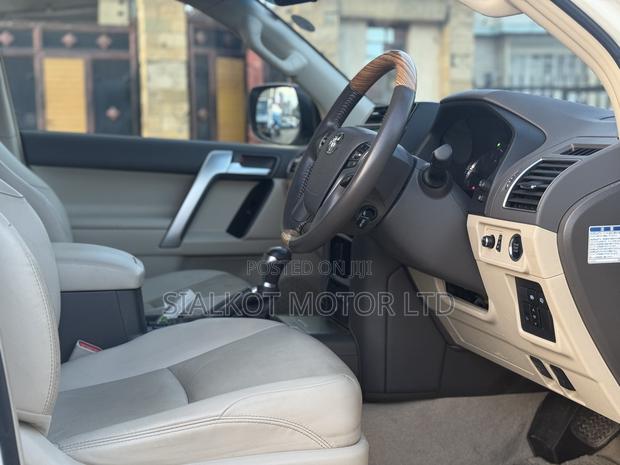 Toyota Land Cruiser Prado 2.8 2021 Black