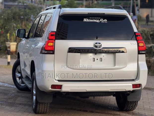 Toyota Land Cruiser Prado 2.8 2021 Black