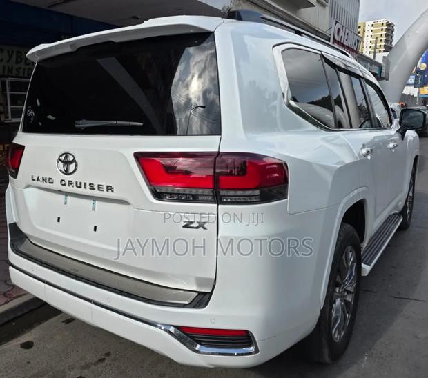 Toyota Land Cruiser 2023 White