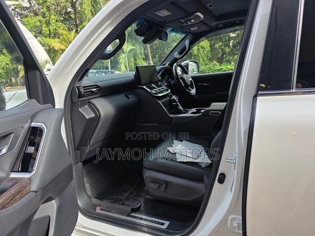 Toyota Land Cruiser 2023 White