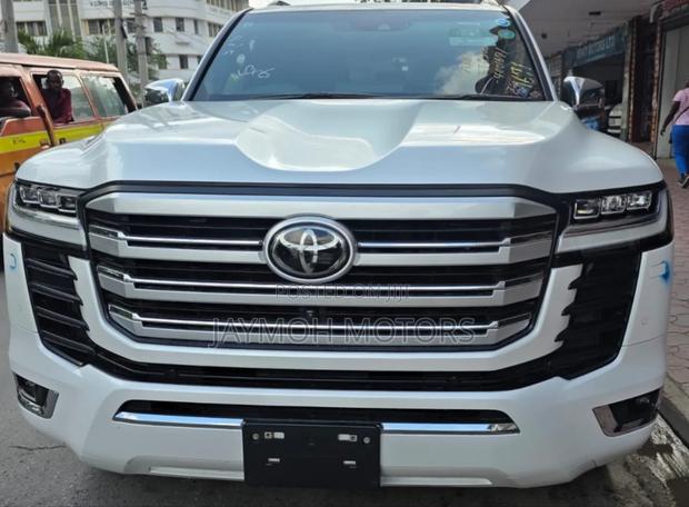 Toyota Land Cruiser 2023 White