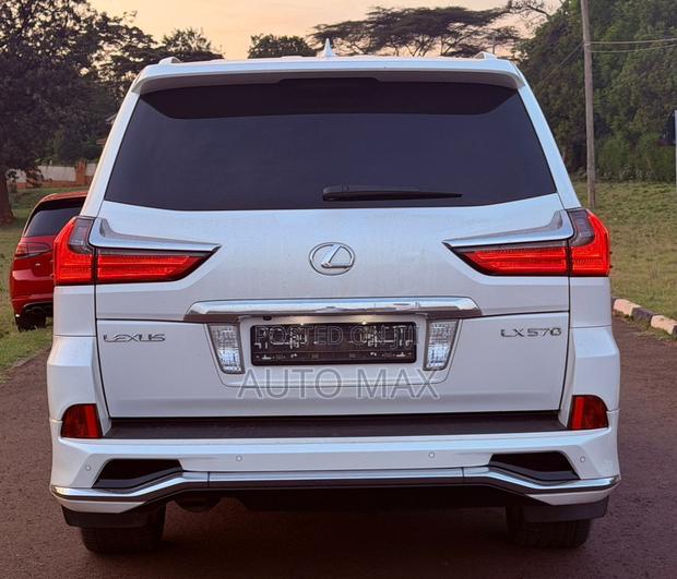 Lexus LX 2017 White