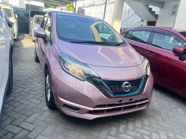 Nissan Note 2018 Pink