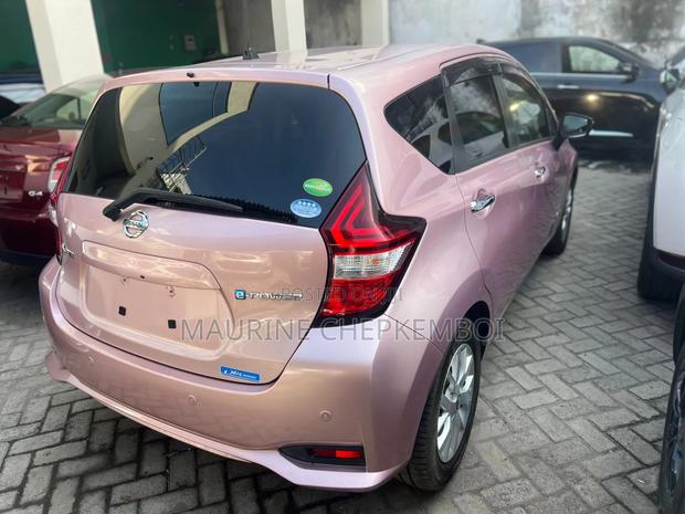 Nissan Note 2018 Pink