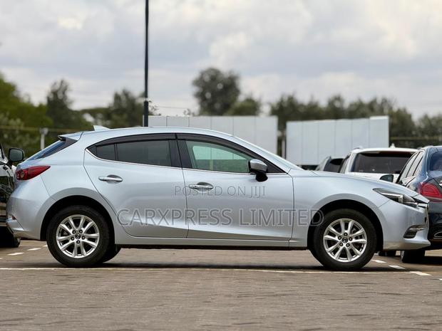 Mazda Axela 2018 Silver