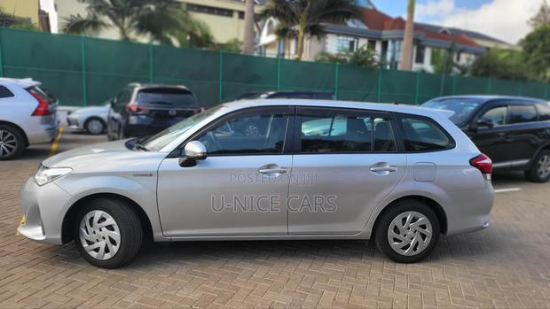 Toyota Corolla Fielder 1.5 Hybrid FWD 2018 Silver