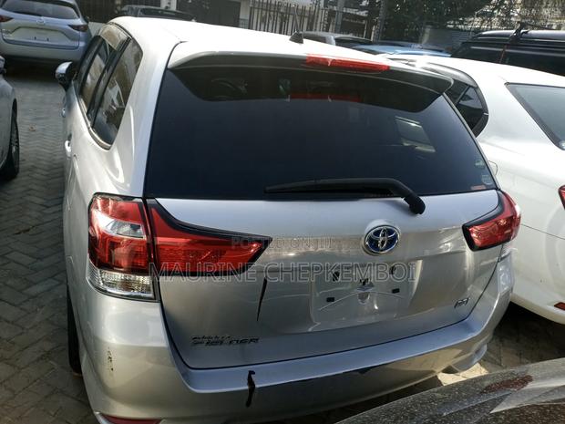 Toyota Corolla Fielder 1.5 Hybrid FWD 2017 Silver