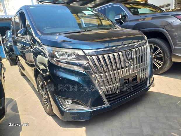 Toyota Esquire 2.0 FWD (8 seater) 2019 Blue