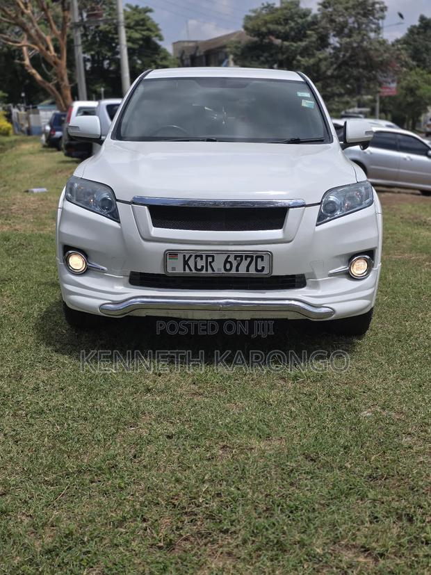 Toyota Vanguard 2011 Pearl