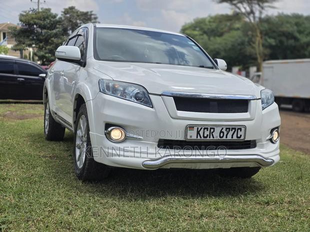 Toyota Vanguard 2011 Pearl