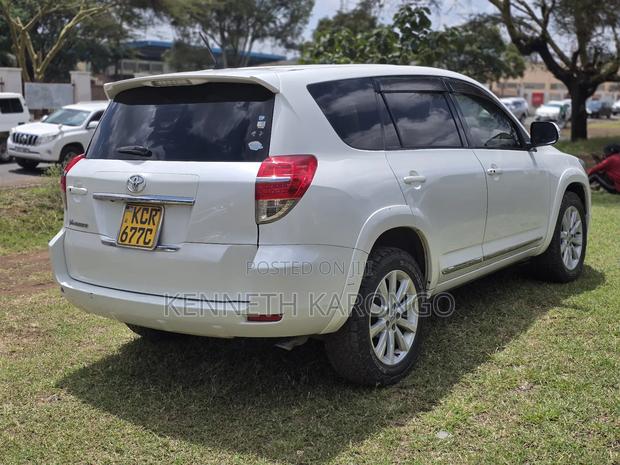 Toyota Vanguard 2011 Pearl