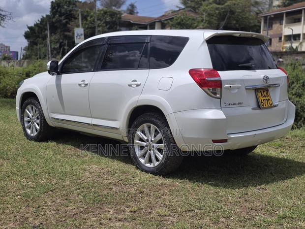 Toyota Vanguard 2011 Pearl