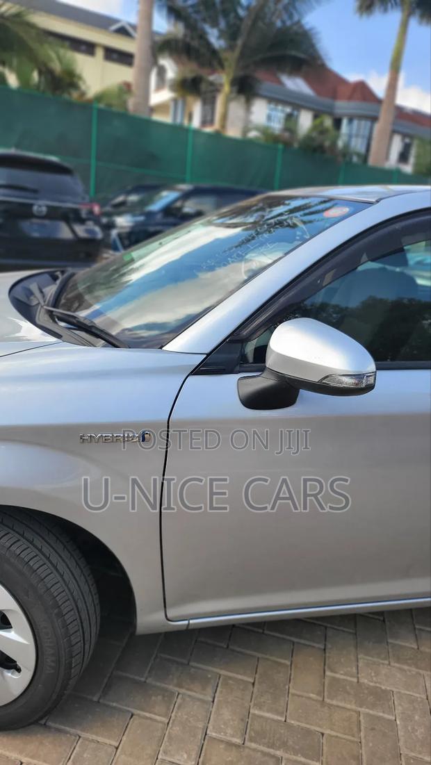 Toyota Corolla Fielder 1.5 Hybrid FWD 2018 Silver