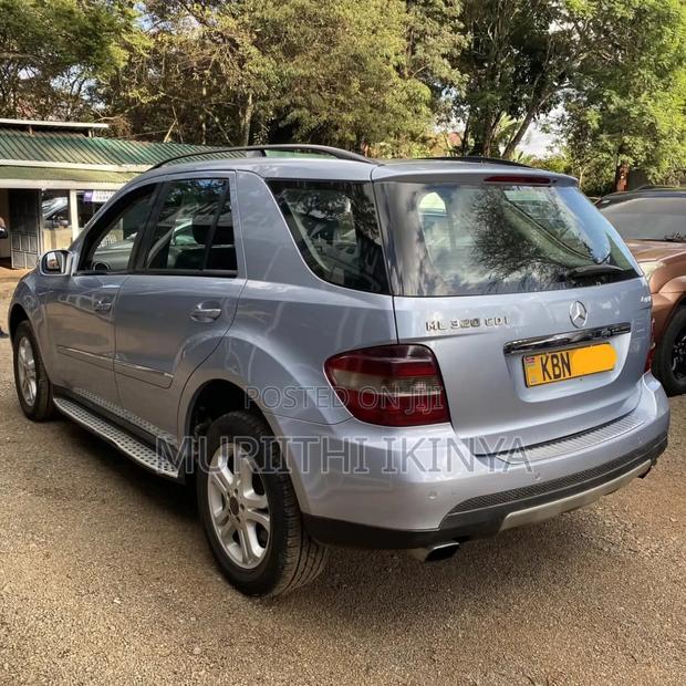 Mercedes-Benz C320 2009 Blue