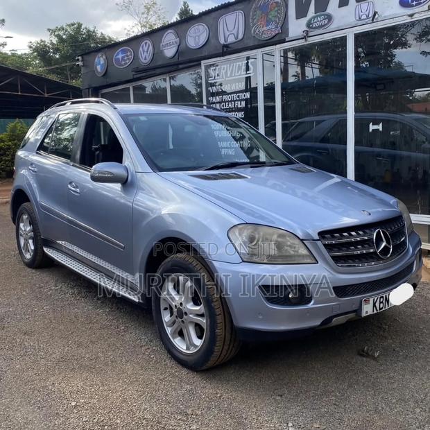 Mercedes-Benz C320 2009 Blue