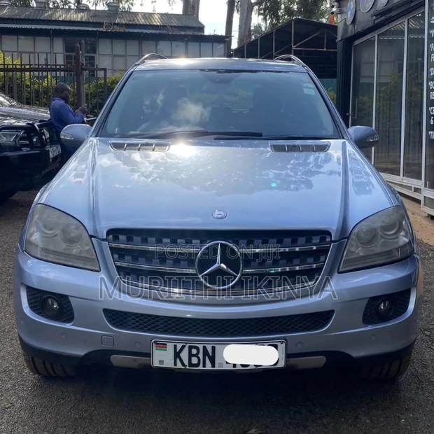 Mercedes-Benz C320 2009 Blue
